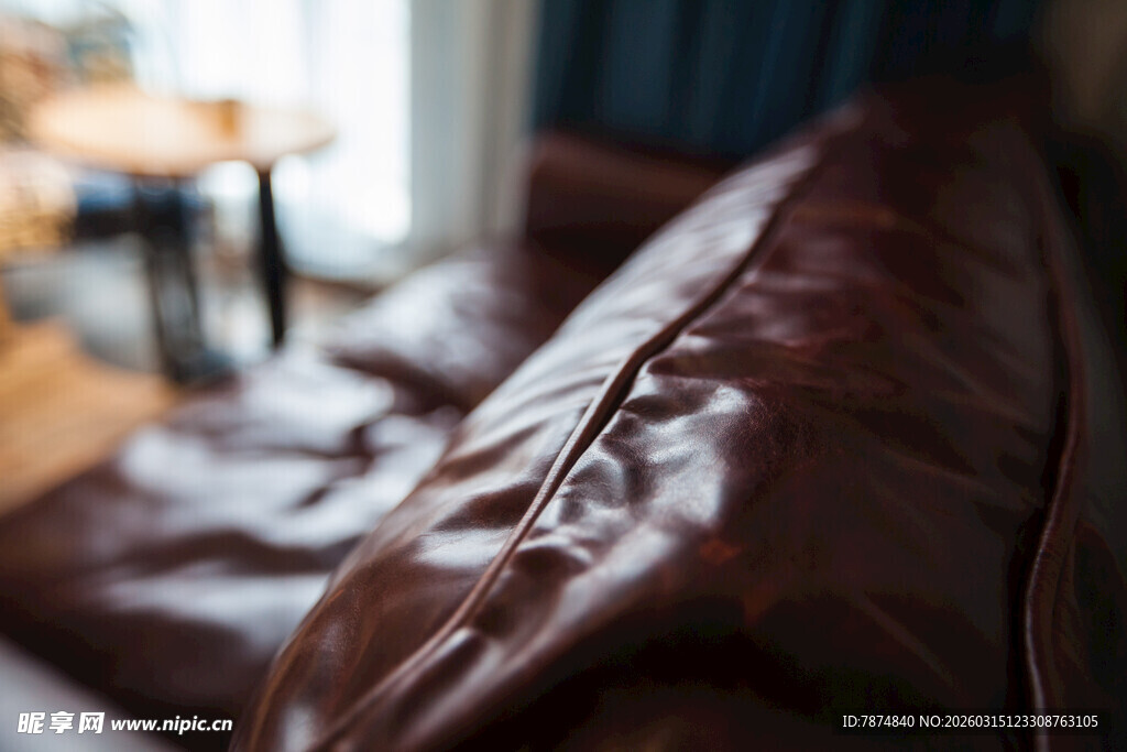 棕色真皮沙发近景特写