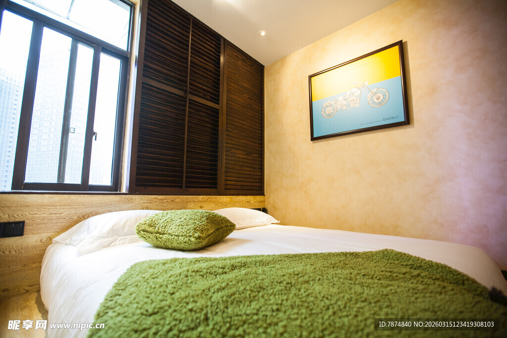 温馨舒适卧室一角