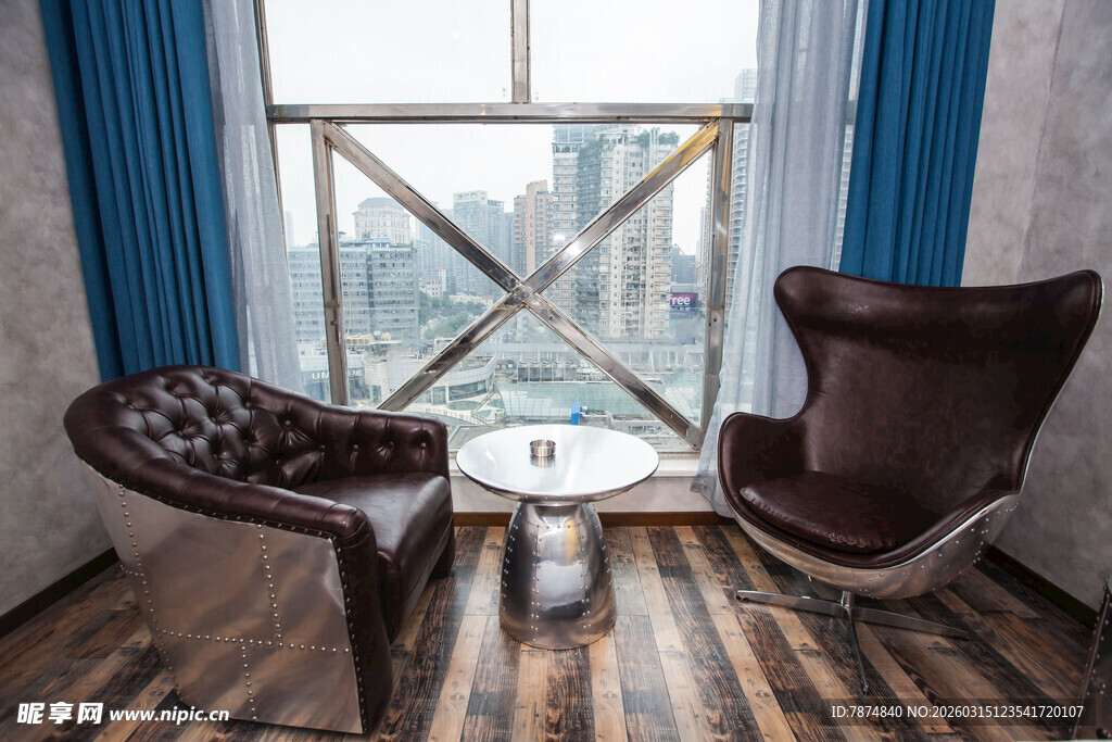 窗边时尚休闲桌椅组合