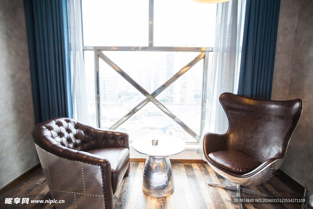 窗边舒适皮革座椅组合