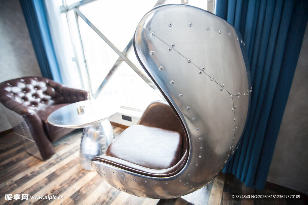 现代时尚吊椅室内一角