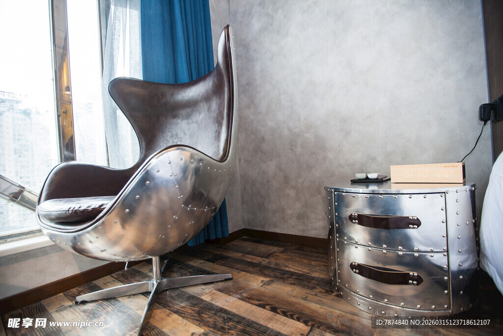 现代风格金属质感休闲椅