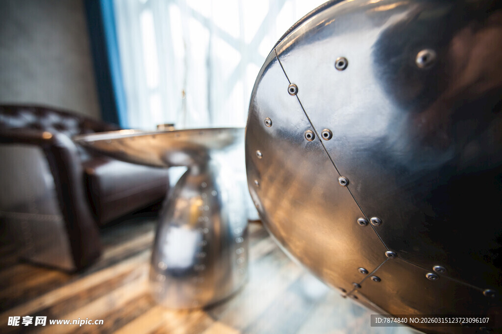 复古金属灯具特写