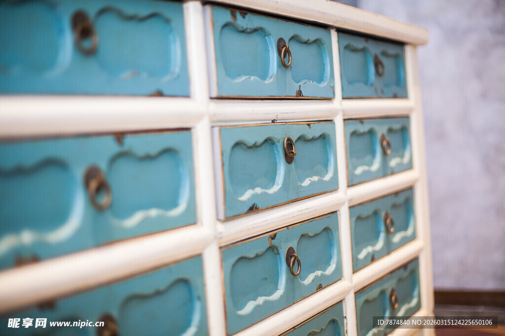 复古蓝白抽屉柜