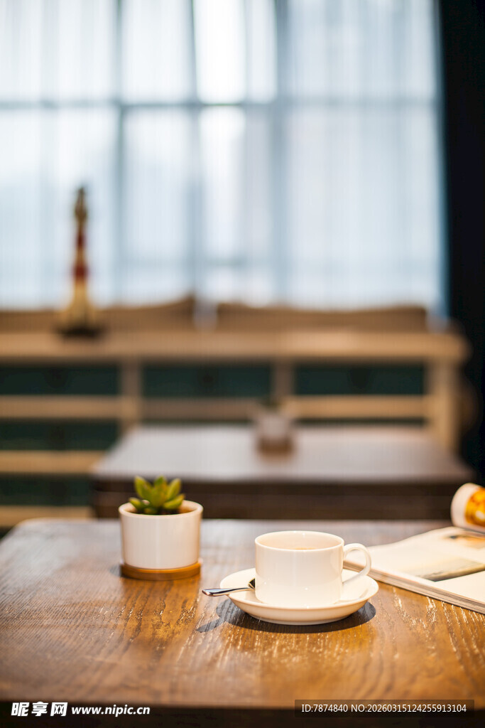 简约风室内木质桌茶具场景