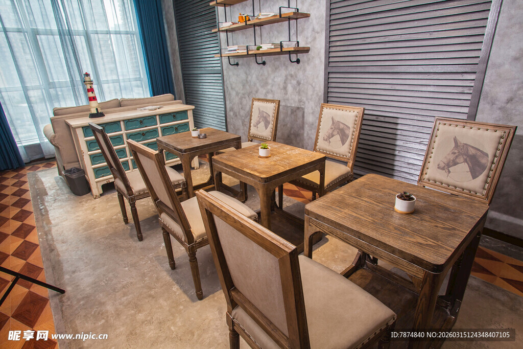 复古风餐厅桌椅布置场景