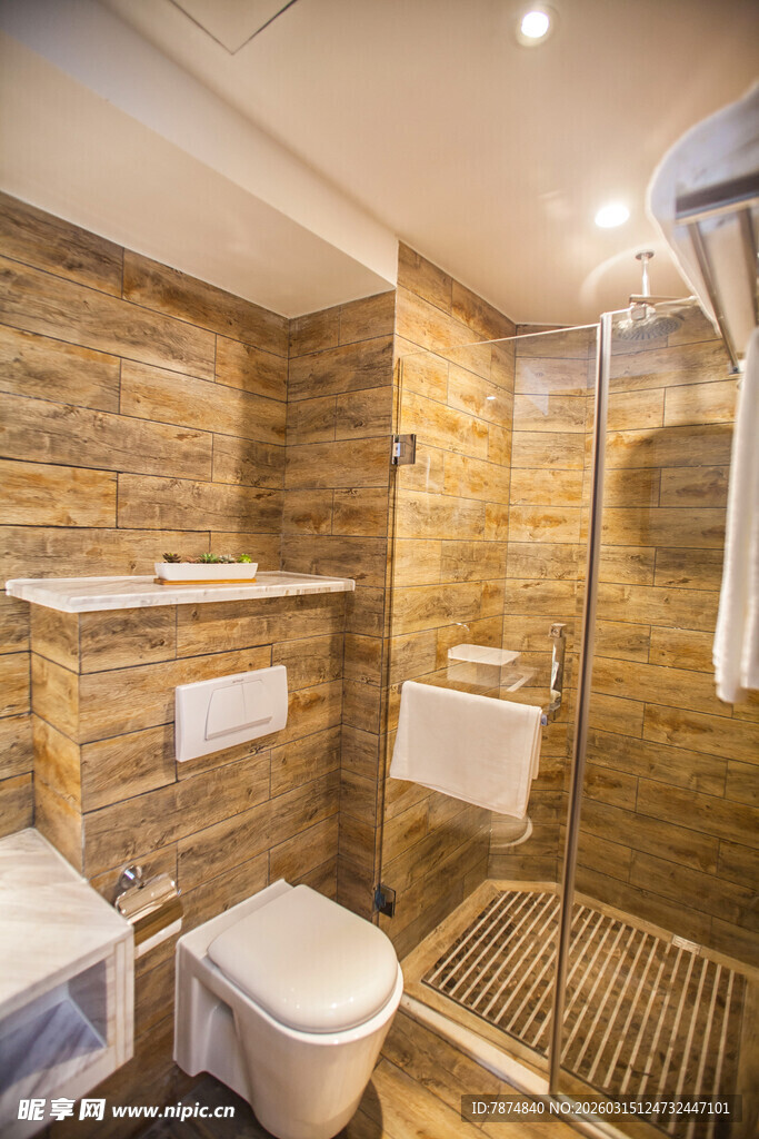 现代简约风木质浴室空间