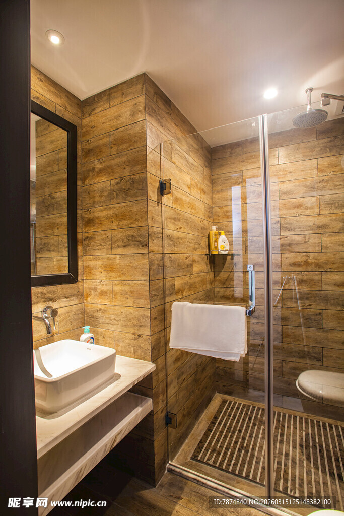 木质风现代简约浴室空间