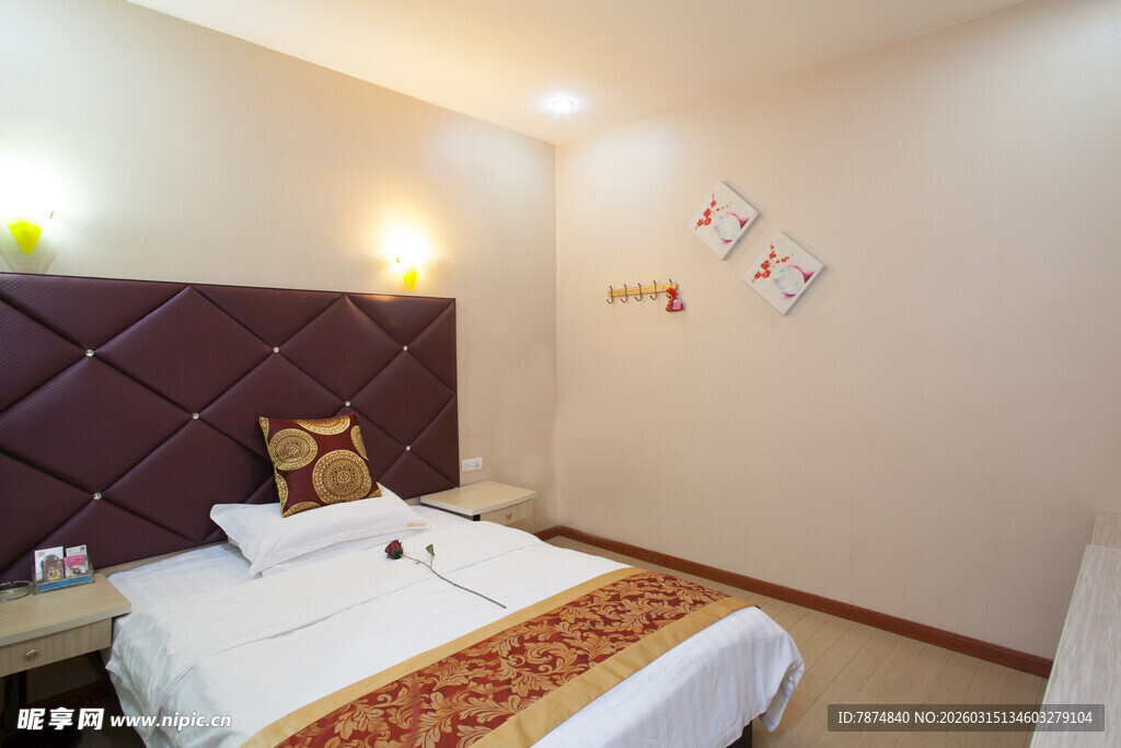 温馨简约卧室单人床场景