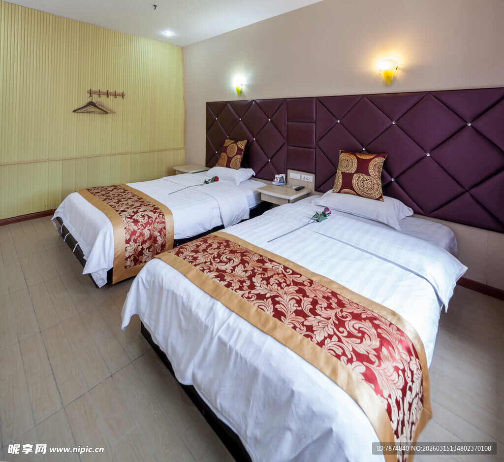 温馨双床酒店客房