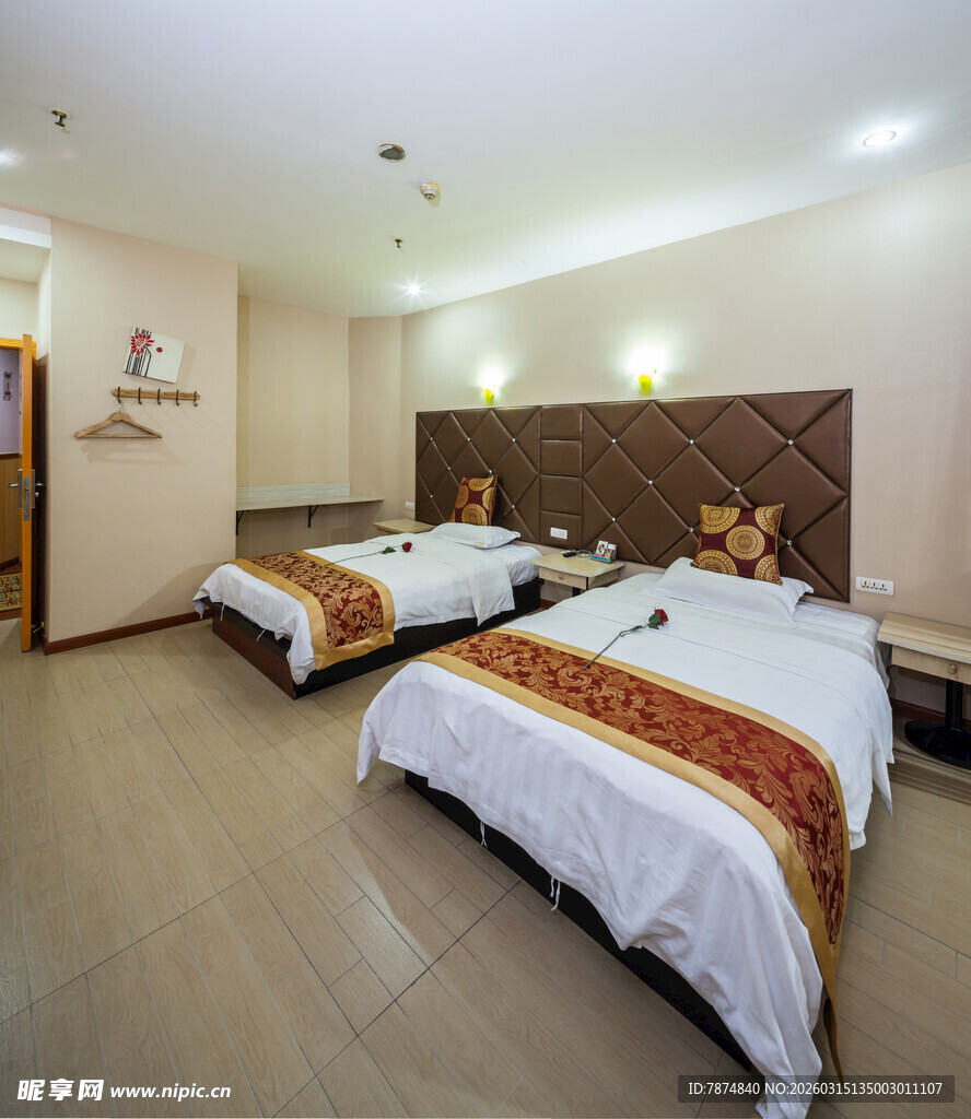 温馨双床酒店客房