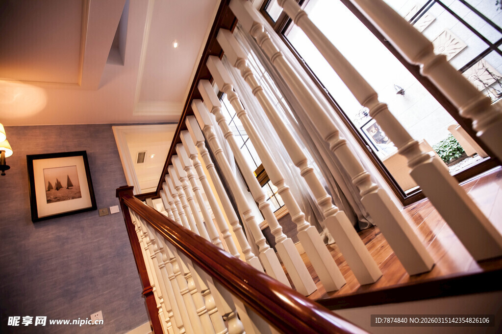 典雅室内木质楼梯设计