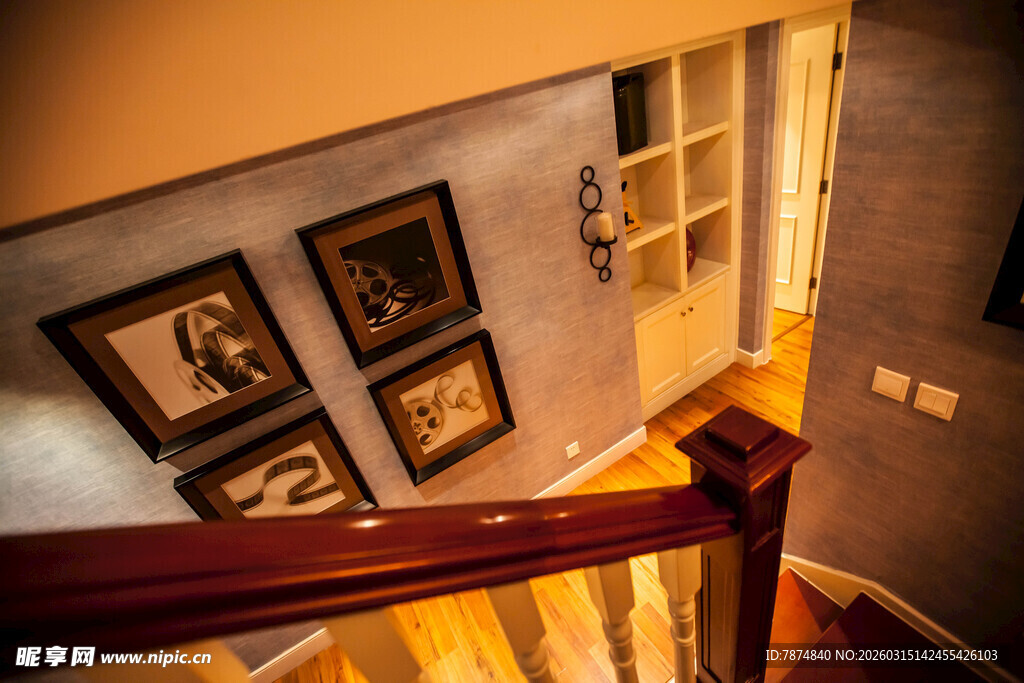 复古风楼梯墙饰艺术角落