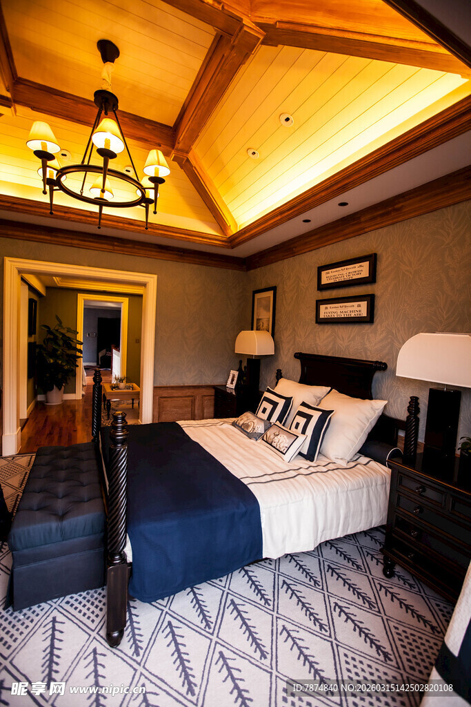 温馨典雅的现代卧室空间