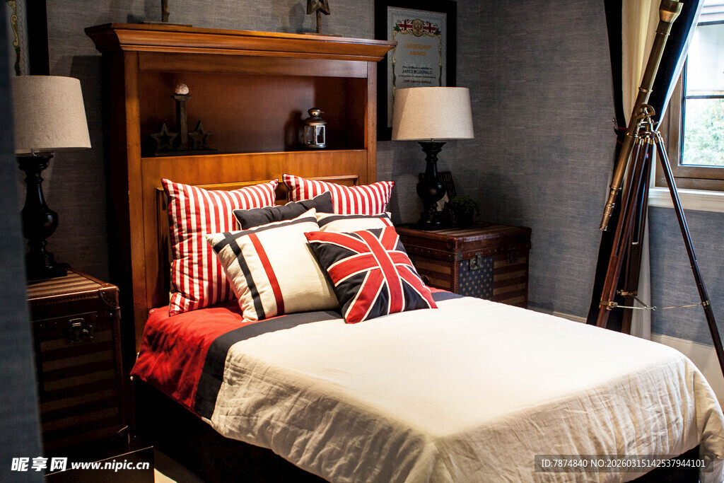 复古风格温馨卧室一角