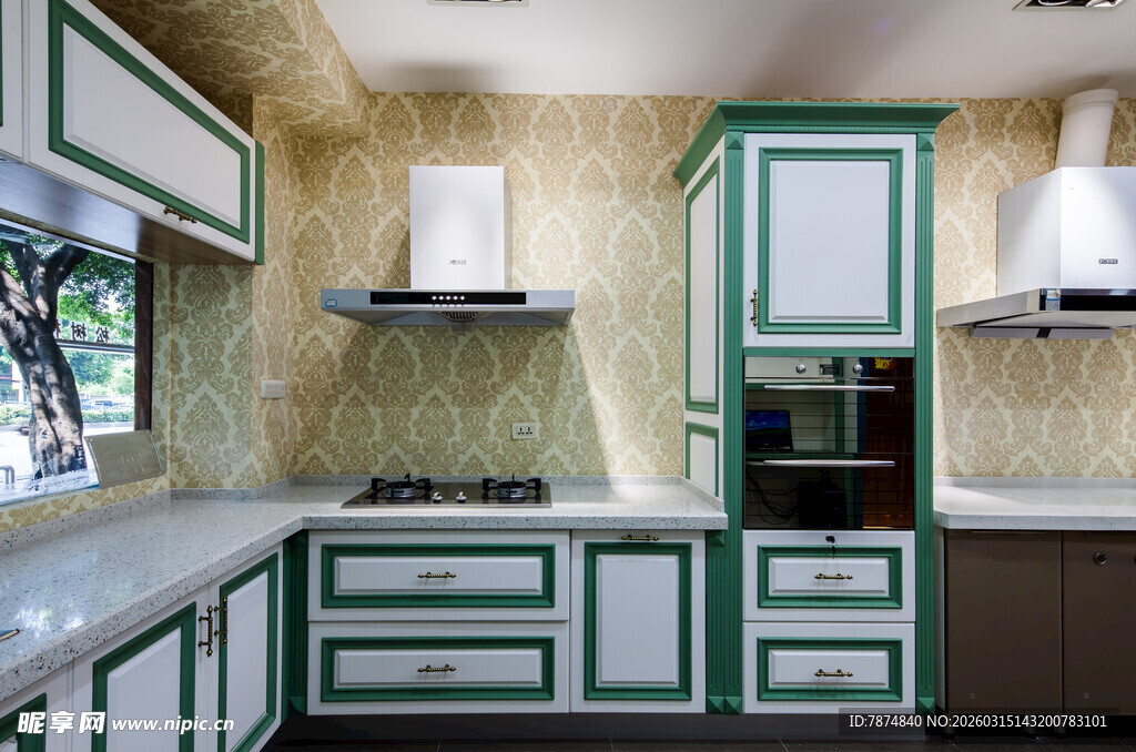 清新绿白相间现代厨房