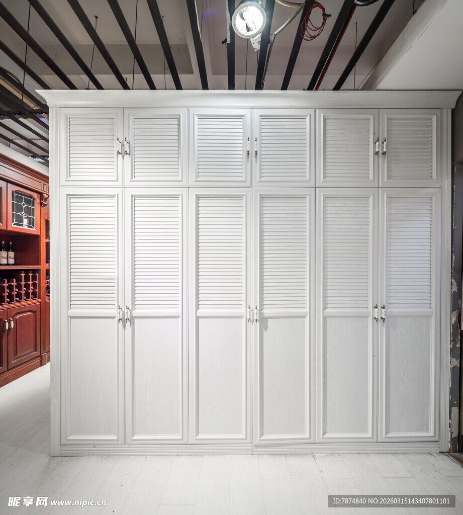 白色简约风格大型储物柜