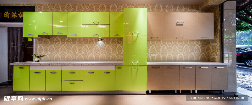 清新绿色店铺柜台展示