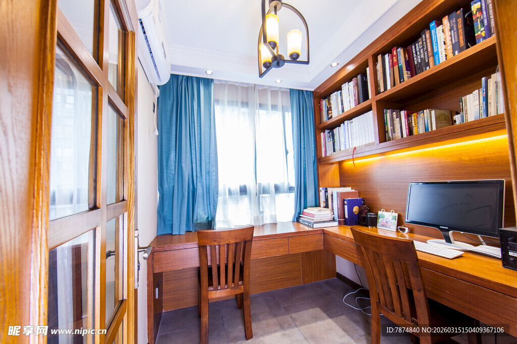 温馨木质书房 静谧阅读空间