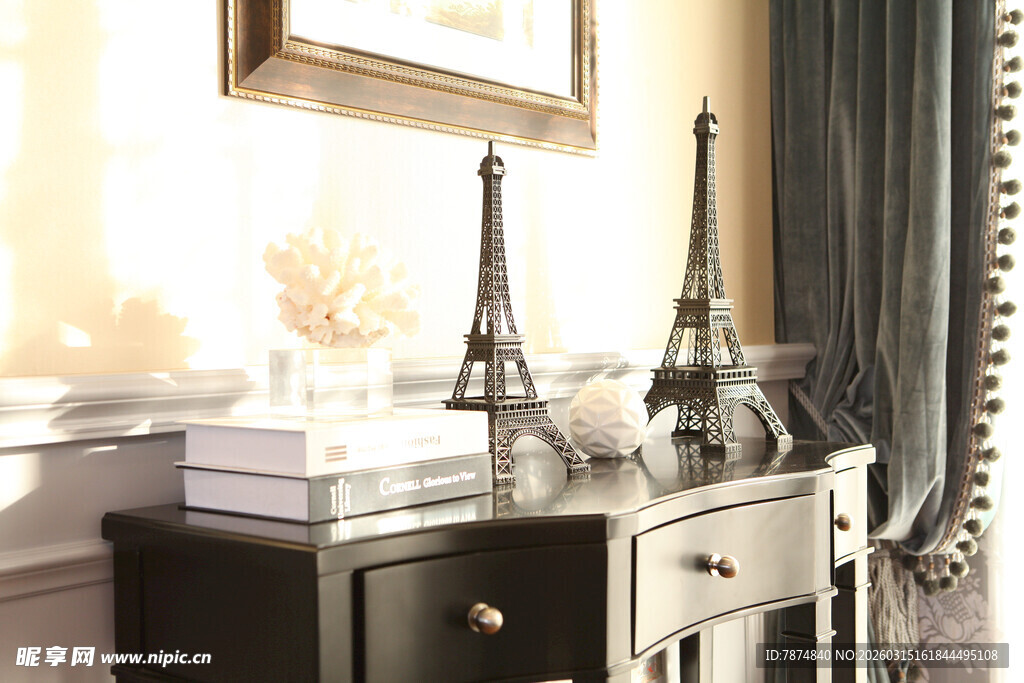 欧式精致摆件装点的家居角落