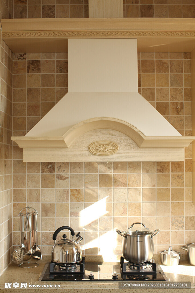 现代厨房时尚抽油烟机