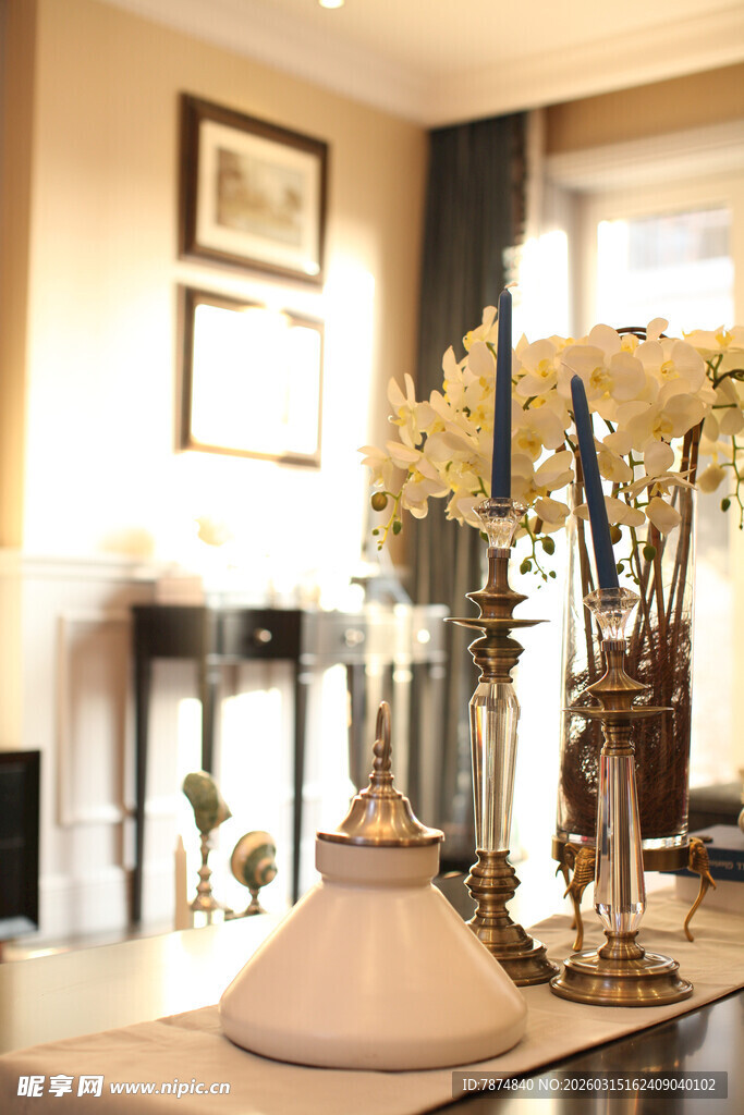 优雅客厅的精致装饰摆件