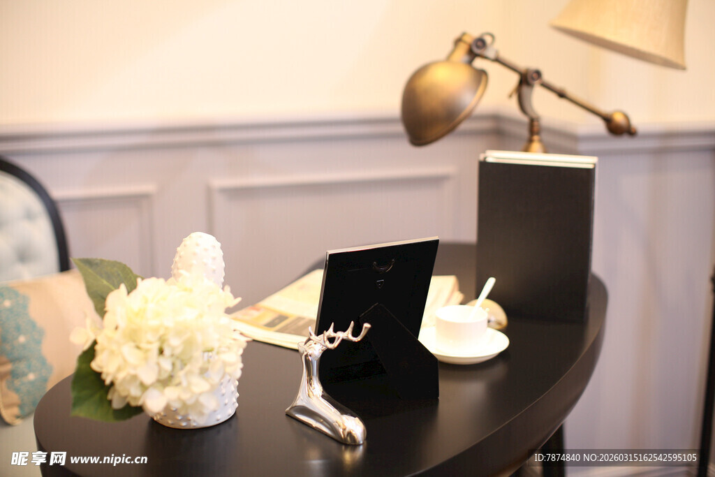 精致桌面布置的优雅小景