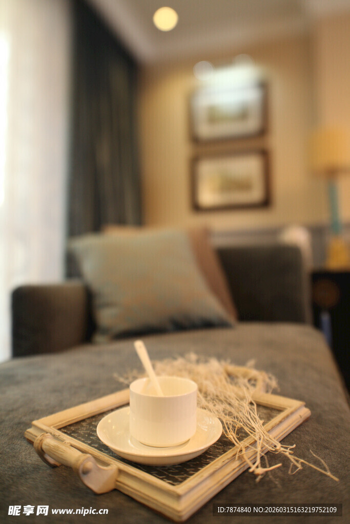 温馨室内的精致茶点布置