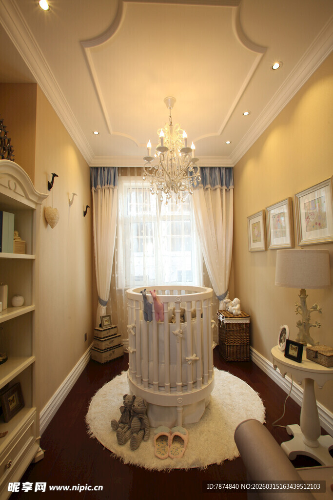 温馨欧式风格婴儿房布置