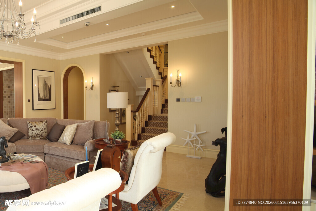 温馨客厅与楼梯间室内场景