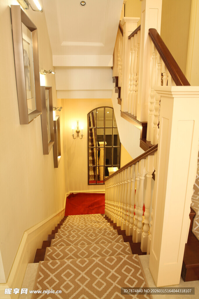 复古风格的温馨家居走廊