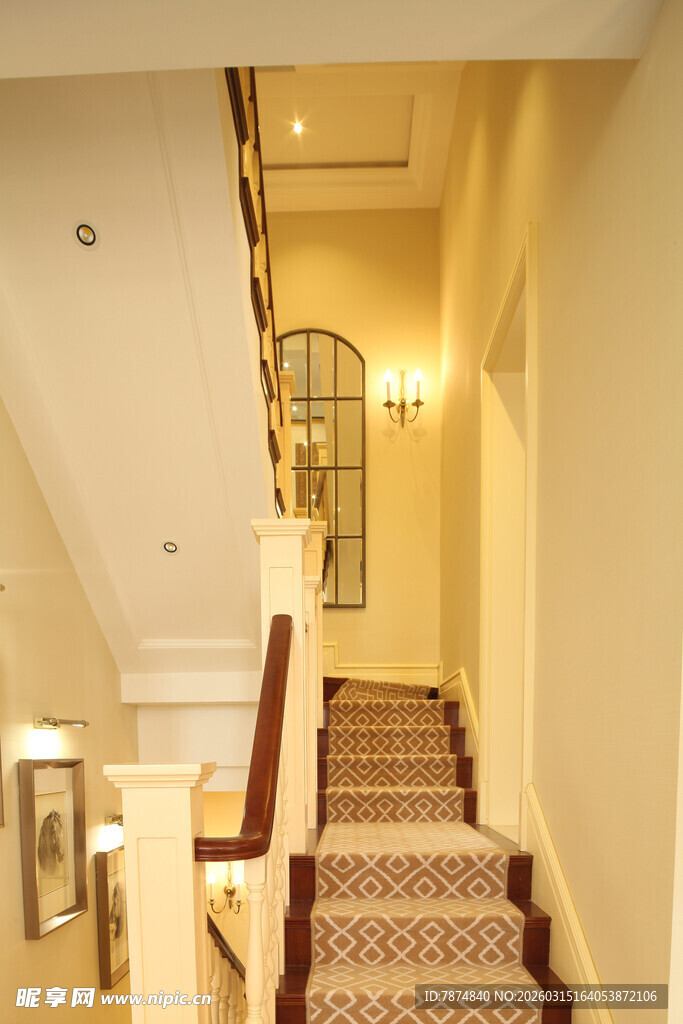 温馨典雅的室内楼梯空间