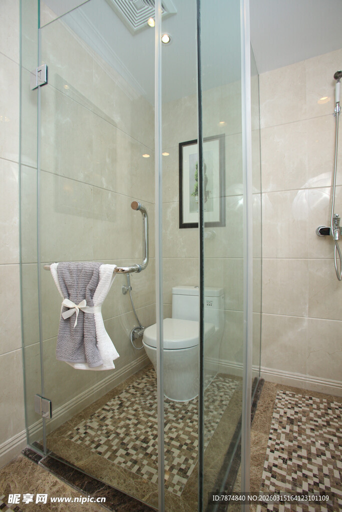 现代简约风玻璃淋浴房