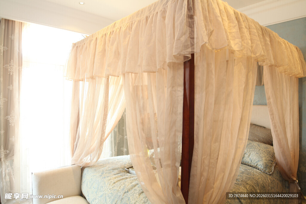 浪漫米色四柱床幔卧室场景