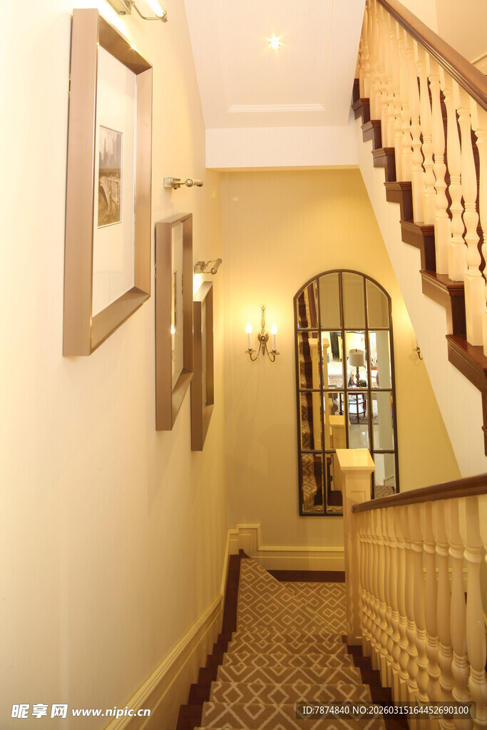 温馨典雅的室内走廊空间