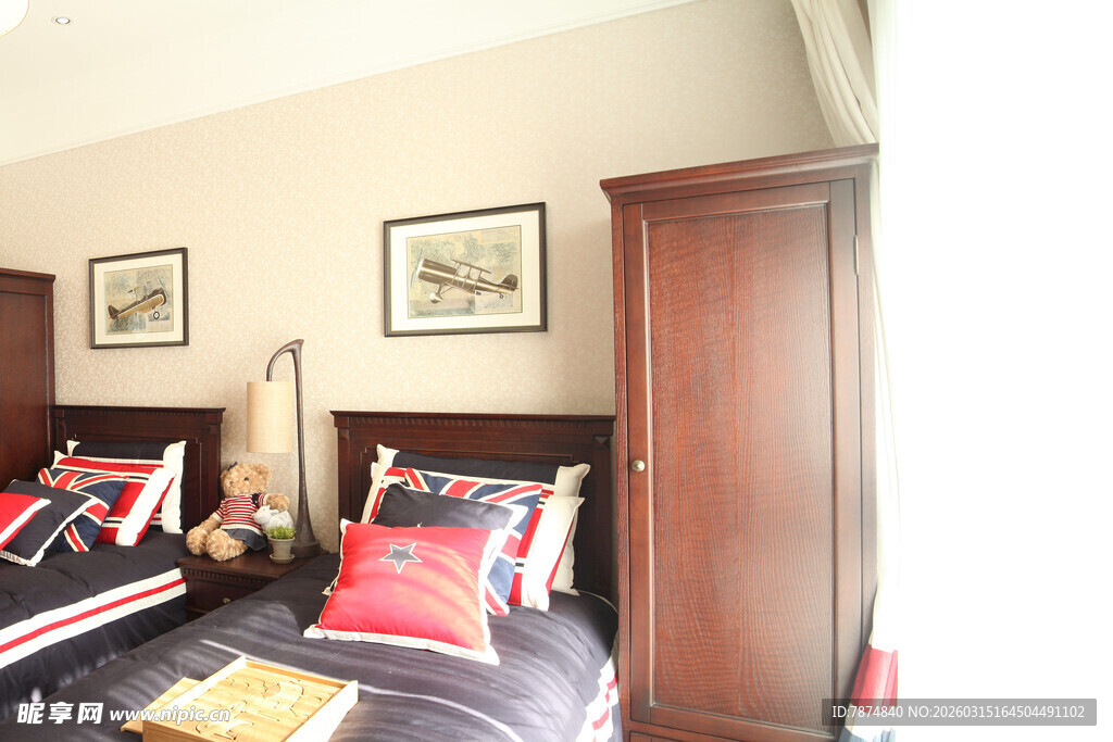 温馨卧室双床布置场景