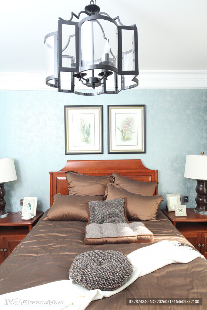 现代简约卧室温馨吊灯场景