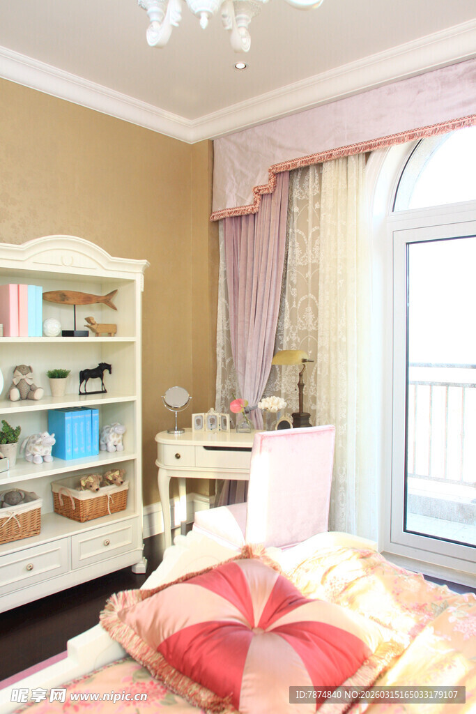 温馨少女卧室布置展示