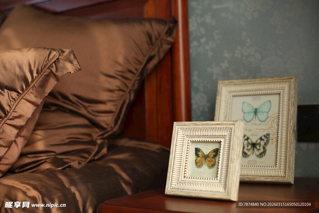 床边相框装饰 温馨小景