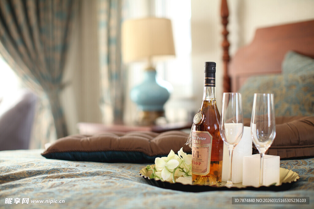 卧室精致酒水摆盘装饰