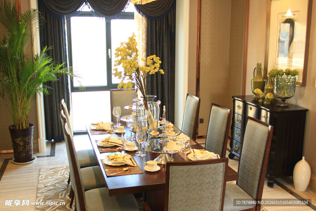 豪华餐厅室内精致餐桌布置