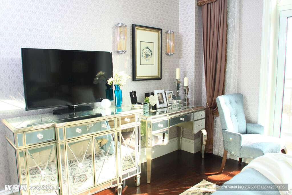 现代风客厅电视柜与沙发一角