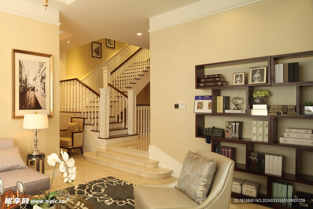 现代简约风客厅与楼梯设计