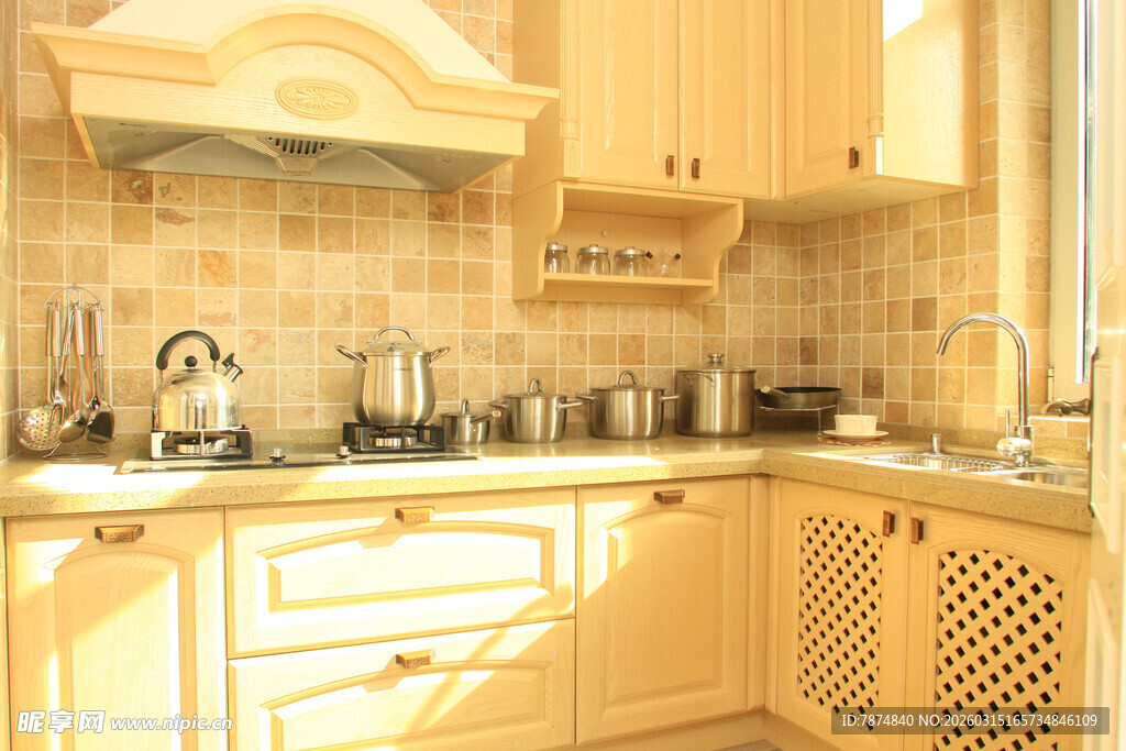 温馨明亮的现代化厨房空间