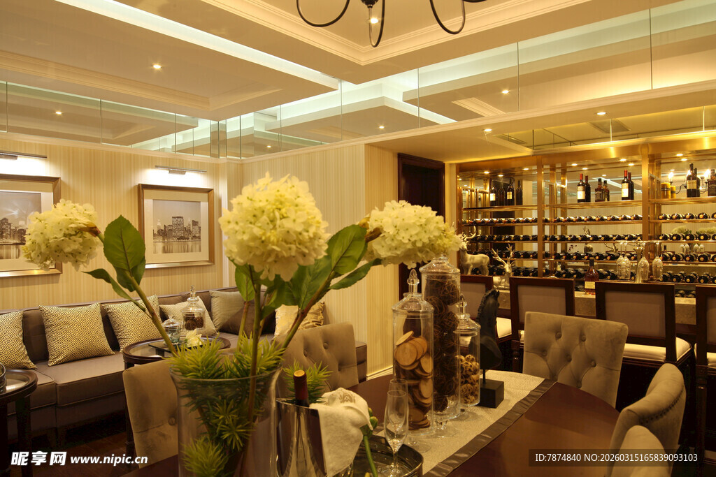 优雅精致的室内餐厅环境