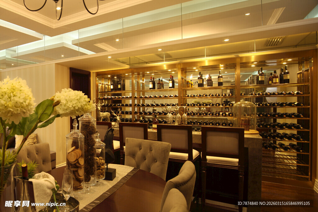 优雅奢华的室内品酒空间