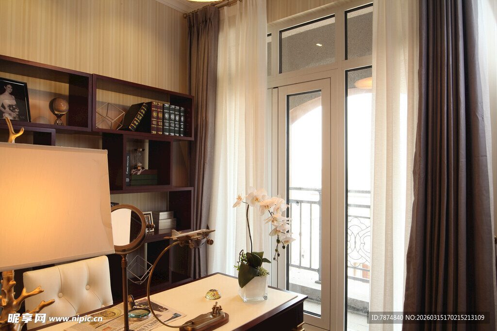 温馨简约风书房一角