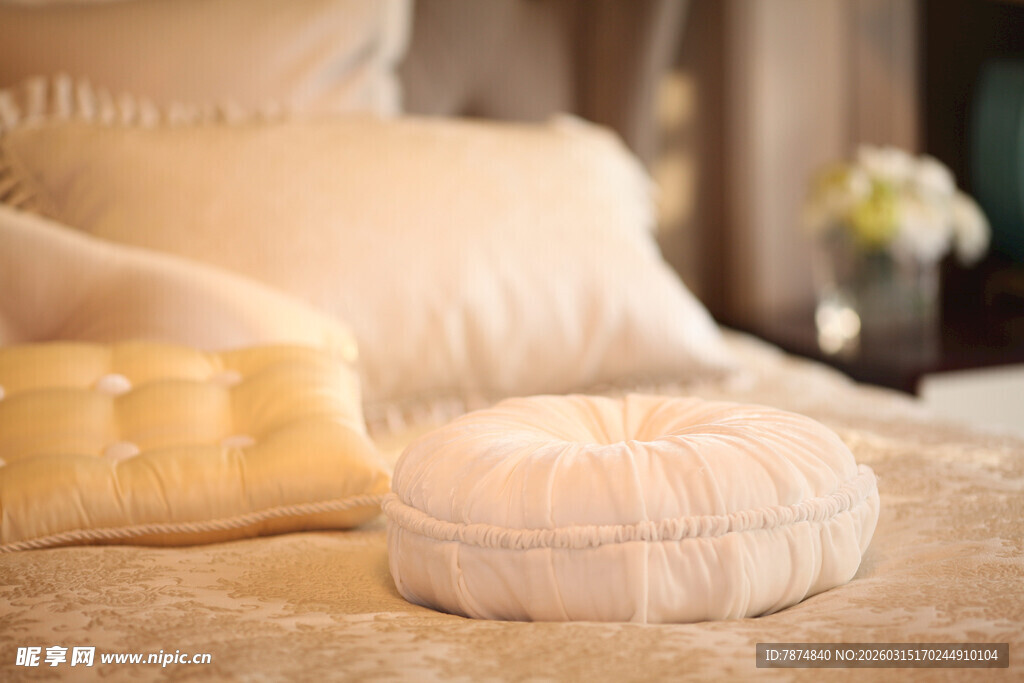 温馨卧室中的柔软家居用品