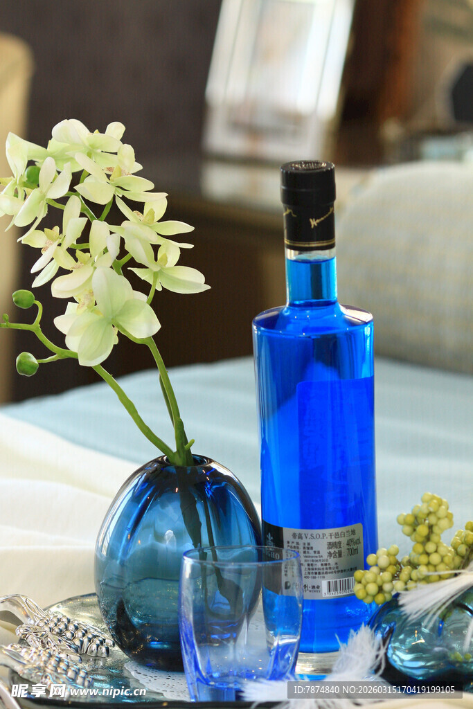 蓝色瓶花装饰静物摆件