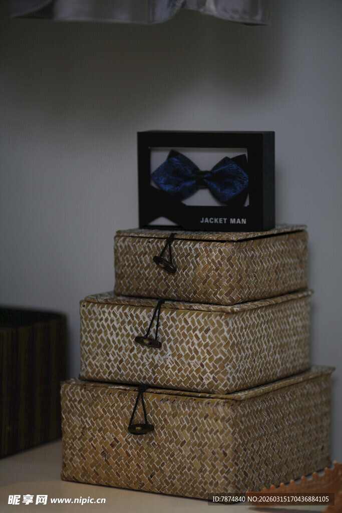 草编收纳篮叠放带抽屉